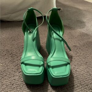 Schutz green platform heels size 9 NEVER WORN